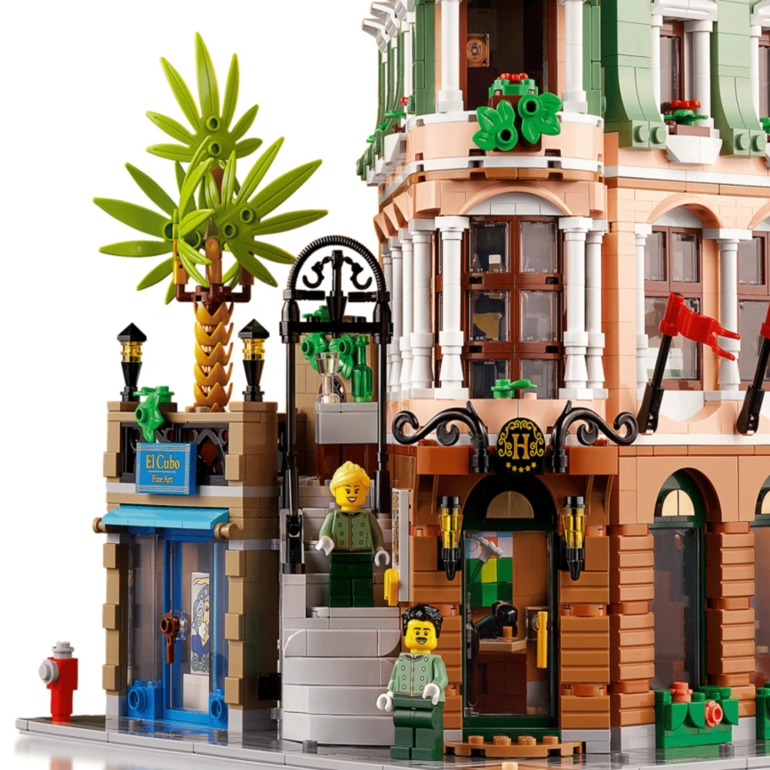 Конструктор LEGO Icons Creator Boutique Hotel 10297 фото 2