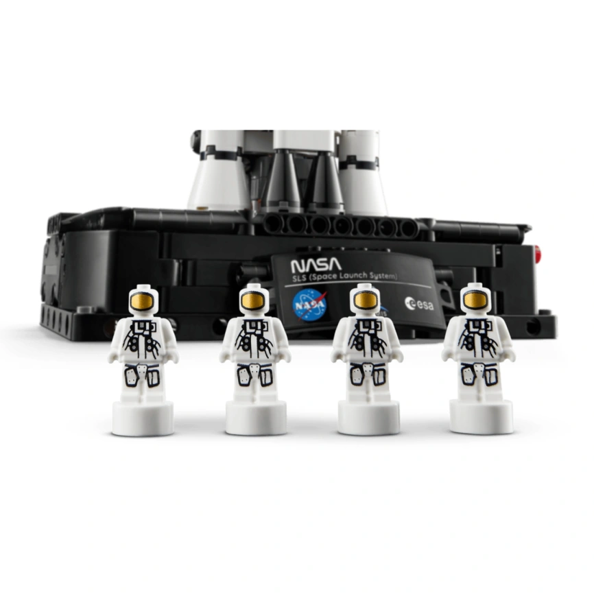 Конструктор LEGO Technic NASA Artemis Space Launch System Rocket 42221 фото 6